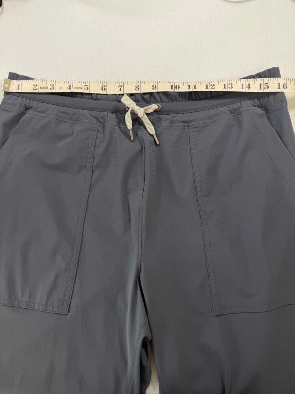 Vuori Miles Jogger in Gray Size Large - Picture 6 of 10